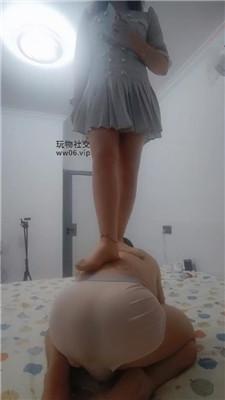 李老师肉丝脚全体重踩踏 bf49658