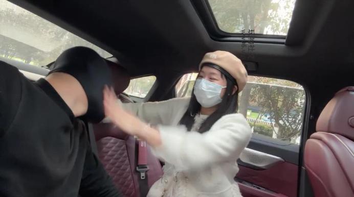 【爱秀套图】【狗哥】车内调-长靴捂黑丝白袜虐JS250124-1