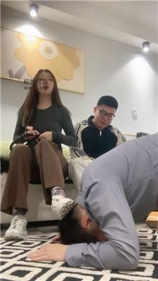 jenn情侣主-重度鞭打/脏鞋踩踏/抽耳光舔内裤双视角版 bf49659