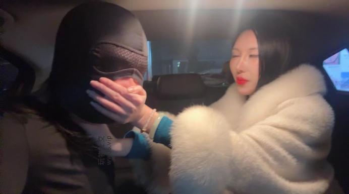 【爱秀套图】【素人挖掘机】车内调-高跟肉丝美腿虐bf49655