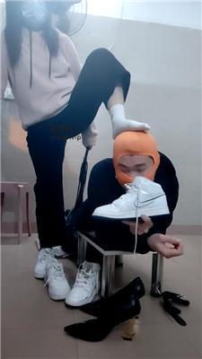 奇了怪了胯下鞭打狗爬/小白鞋白袜辱 JS250122-8