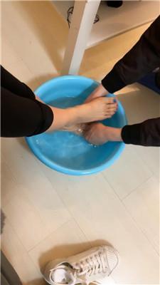 【爱秀套图】【Da猫】素人S-舔不好脏鞋被暴揍【双视角版】JS250122-1