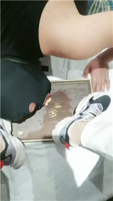 灵魂晴脏运动鞋踩踏食物喂食 JS250122-16