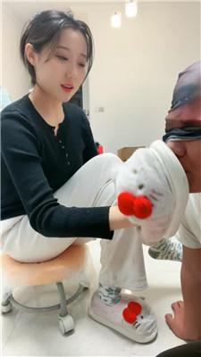 【爱秀套图】【锅盖子】脏毛拖鞋玉足碾压踩喂食JS250120-11