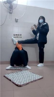 奇了怪了脏空军一号白袜连环踢踹虐打 JS250120-10