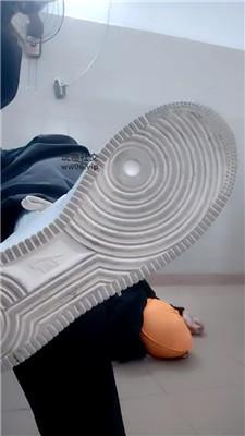 奇了怪了脏空军一号白袜连环踢踹虐打 JS250120-10