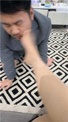 jenn情侣主-沉浸式舔臭脚丫双视角版JS250118-34