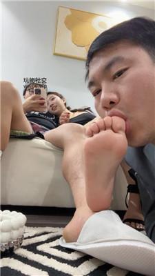 jenn情侣主-沉浸式舔臭脚丫双视角版JS250118-34