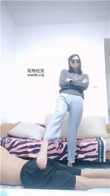 【爱秀套图】【樱花落】情侣奴-玉足跳踩地毯奴JS250118-47