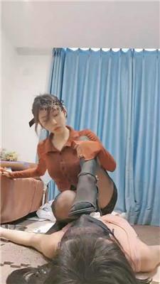 喵酱紫超骚CD奴羞辱脚下喂食 bf49516