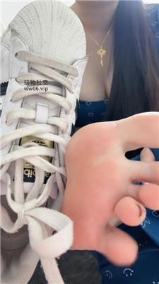 夏主暴汗姐姐用臭鞋奴役我    250117-20