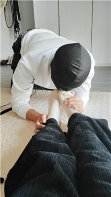 宝宝大人闻舔白棉袜/囚禁狗笼+刑架 JS250118-35