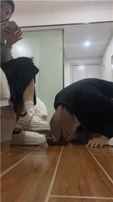 沐沐大大磕头求主人用麦昆白袜虐/烟烫 JS250118-19