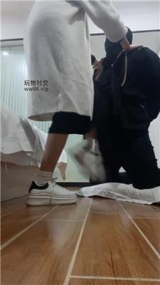 沐沐大大磕头求主人用麦昆白袜虐/烟烫 JS250118-19