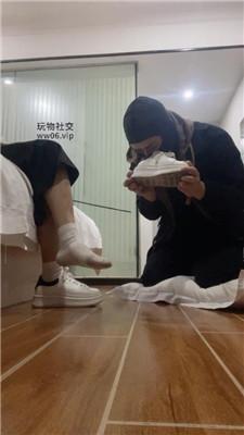 沐沐大大磕头求主人用麦昆白袜虐/烟烫 JS250118-19