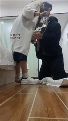 沐沐大大磕头求主人用麦昆白袜虐/烟烫 JS250118-19