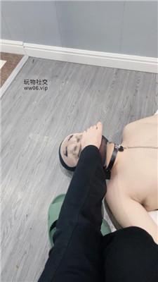 小凤梨双S-脏鞋玉足轮流虐待下 JS250205-5