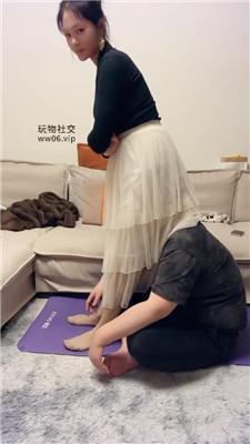 埋汰骑马狗爬-肉丝脚踩虐下 JS250205-17