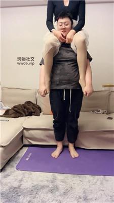 埋汰骑马狗爬-肉丝脚踩虐下 JS250205-17