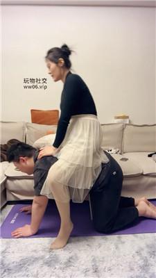 埋汰骑马狗爬-肉丝脚踩虐下 JS250205-17