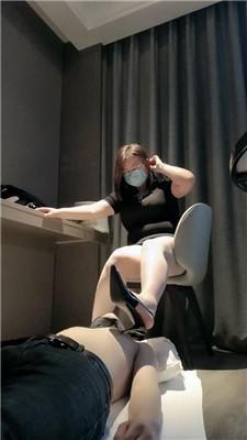 拽拽高跟裸足踩虐家奴才 bf49845