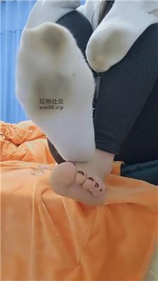 【爱秀套图】【沅S】贱狗进来吃主人臭袜子250130-28