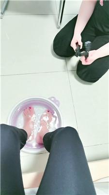璃莉闺蜜犬伺候沐足 JS250204-1