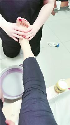 璃莉闺蜜犬伺候沐足 JS250204-1