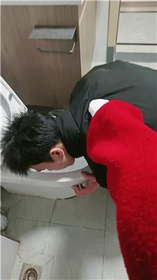 薇薇情侣主监督奴隶清理马桶 JS250203-24