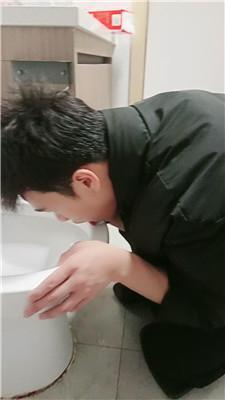 薇薇情侣主监督奴隶清理马桶 JS250203-24