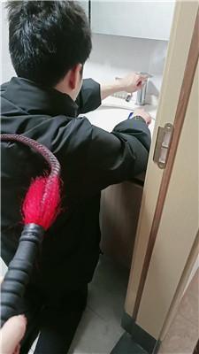 薇薇情侣主监督奴隶清理马桶 JS250203-24