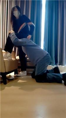 【爱秀套图】【奇了怪了】运动鞋白袜踩踏/骑马骑脖JS250127-12