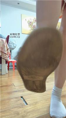 六六耐克运动鞋臭脚炸    250127-18