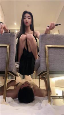 凉子漂亮网红把榜一大哥虐成狗下-双视角版 bf49735