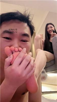 凉子漂亮网红把榜一大哥虐成狗下-双视角版 bf49735