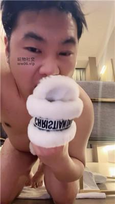 凉子漂亮网红把榜一大哥虐成狗下-双视角版 bf49735