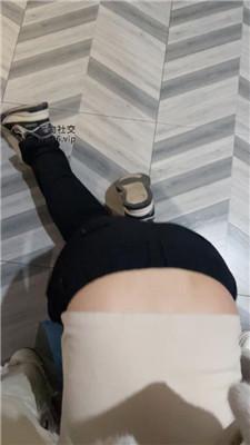 小凤梨磕头求舔主人的脏臭脚 JS250214-20