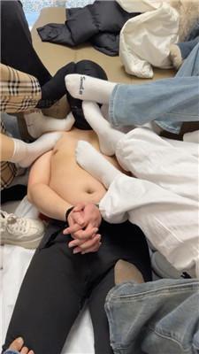 深情姐妹们玩狗的一天 bf50249