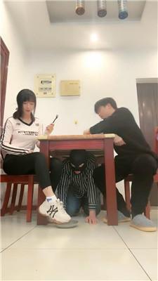 思迁情侣桌底视角-伺候情侣主 bf50271