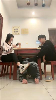 思迁情侣桌底视角-伺候情侣主 bf50271