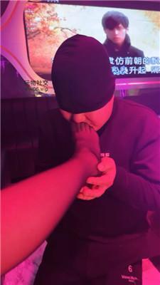 金金甘愿做KTV陪酒小妹的狗 bf50116