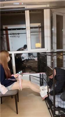 小渔情侣白袜情侣主狗笼圈养绿帽 bf50107