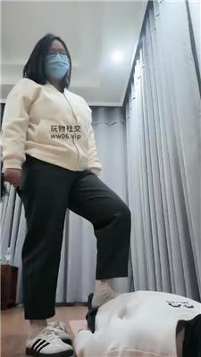 拽拽鞭打-脏白袜蹂躏踩虐 JS250209-1