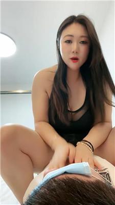 小怪兽玉足美腿物化脚垫奴下 JS250207-15