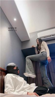 猴歌牛仔裤坐脸窒息/白袜脚踩虐 bf50018