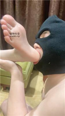广深足模双S学生妹-玉足轮流狂舔双视角版 bf50020