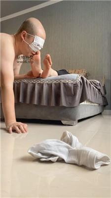 深情超臭白袜气味辱-坐脸窒息 bf50039