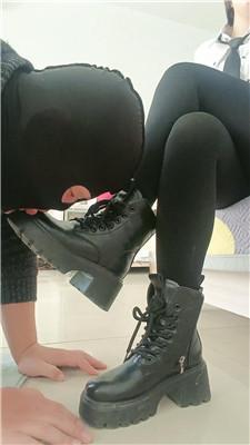 你的女王驾到狗舌清理脏鞋底-裸足狂舔 bf50041