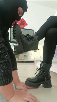 你的女王驾到狗舌清理脏鞋底-裸足狂舔 bf50041