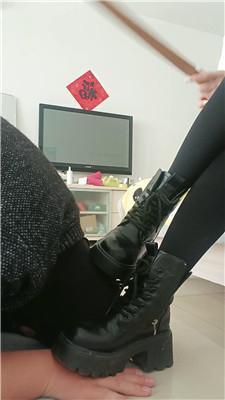 你的女王驾到狗舌清理脏鞋底-裸足狂舔 bf50041